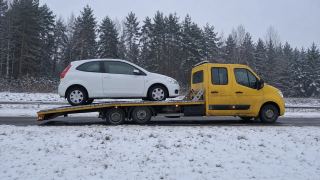 Holowanie auta zimą na lawecie – Piaseczno