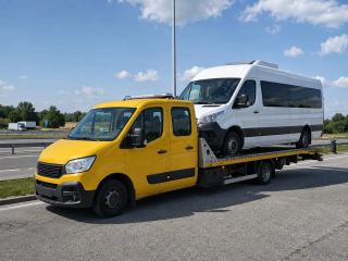 Transport busa osobowego na lawecie – Piaseczno