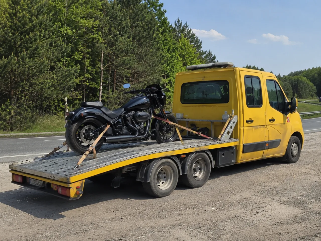 Transport motocykla na lawecie latem – Piaseczno